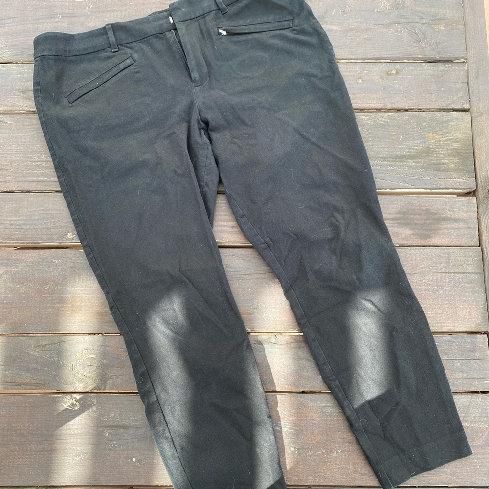 Capri style black pant
